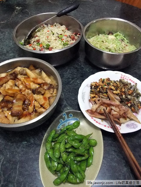 涼拌毛豆、花椰菜火腿炒飯、肉絲蘑菇稀飯蔬菜麵