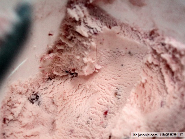 （冰淇淋）統一瑞穗鮮乳草莓冰淇淋，夏天就是要吃冰