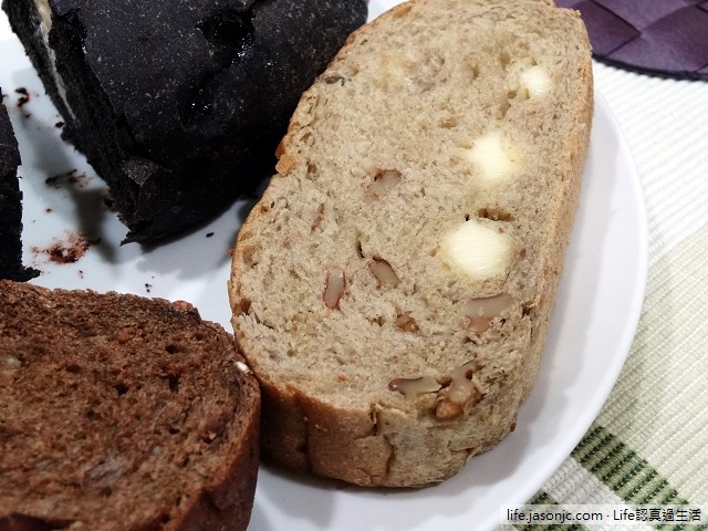 （麵包）馬可先生麵包坊：水果百匯冠軍雜糧麵包、起士核桃雜糧麵包