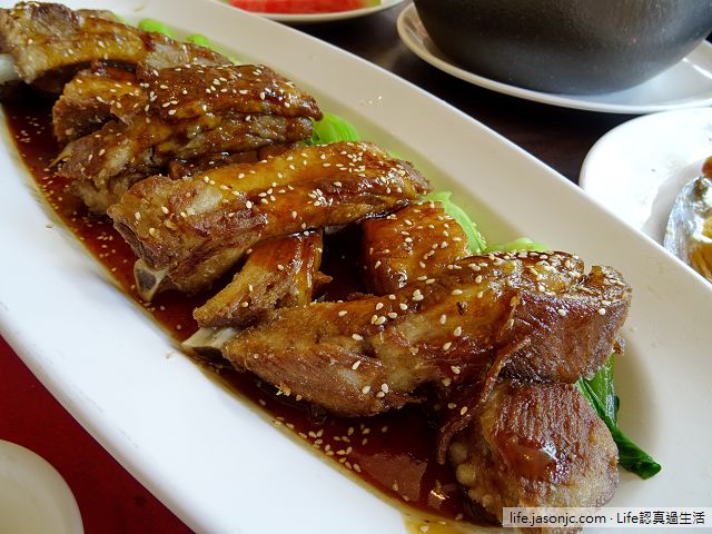 （新北三峽）鱘龍魚四吃、鰻魚櫻花蝦米糕、蜜汁豬肋排@三峽春谷活鱒魚土雞餐廳