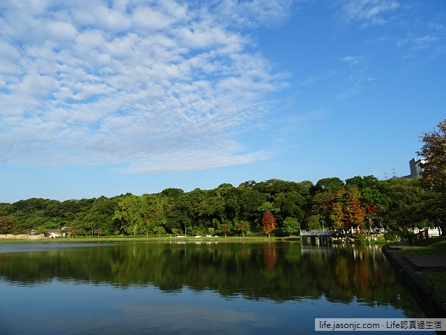 陽光燦爛、風光明媚的內湖碧湖公園