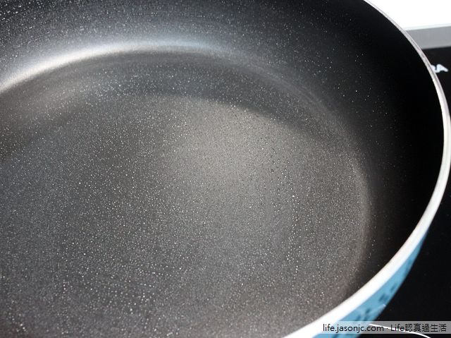 （開箱）義廚寶TVS COLORS唐彩系列漸層藍深平底鍋