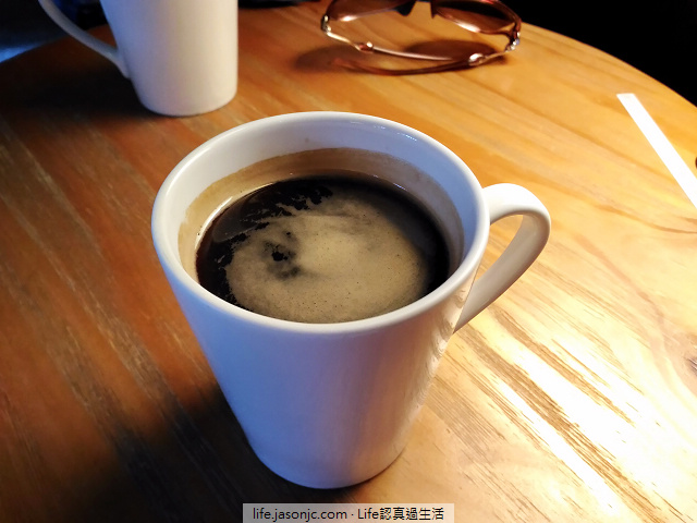 熱美式咖啡、熱紅茶歐蕾@松菸小賣所
